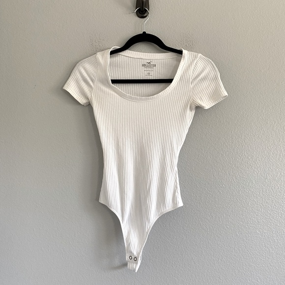 Hollister Tops - Hollister White Bodysuit Sz XS